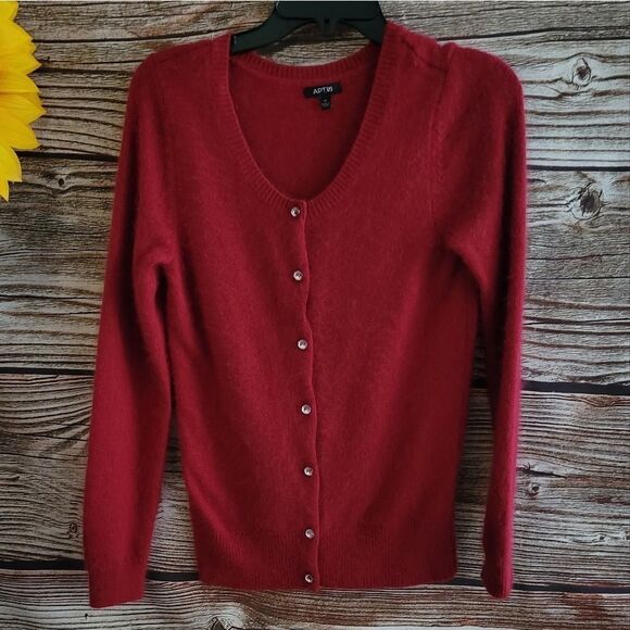 "Apt 9" Woman's long sleeve sweater Size: medium  30% angora Pre-owned - Picture 1 of 5